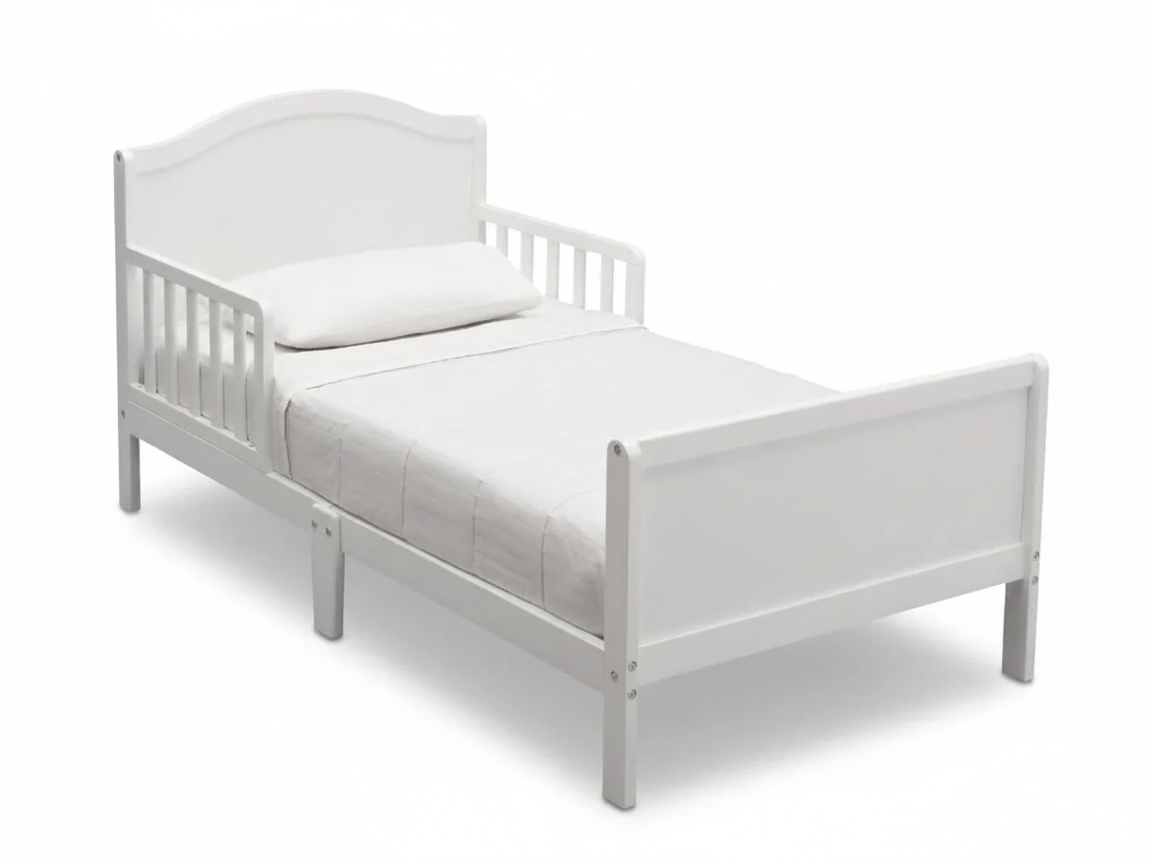 Bennett Wood Toddler Bed by Delta Children